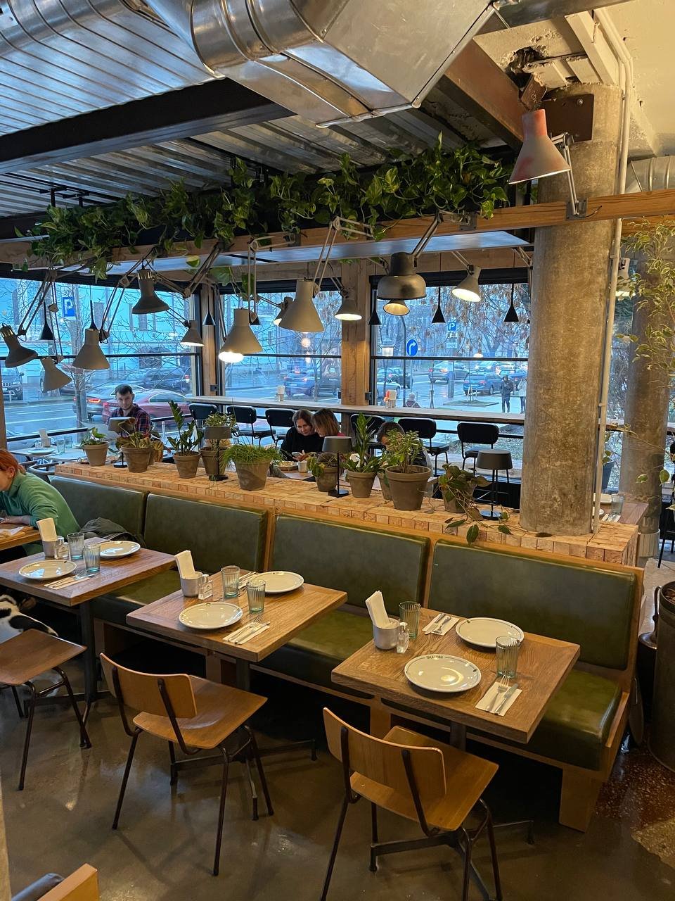 В Киеве открыли новое израильское кафе Shalom: цены, меню, интерьер 2