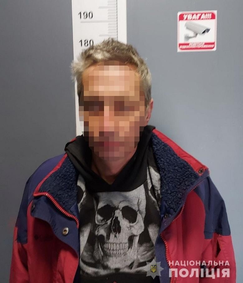 В Киеве 44-летний мужчина развращал 13-летнюю дочку сожительнцы 1
