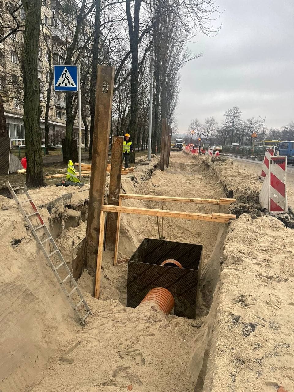 В Киеве начали ремонт улицы, которую не обновляли 40 лет 2