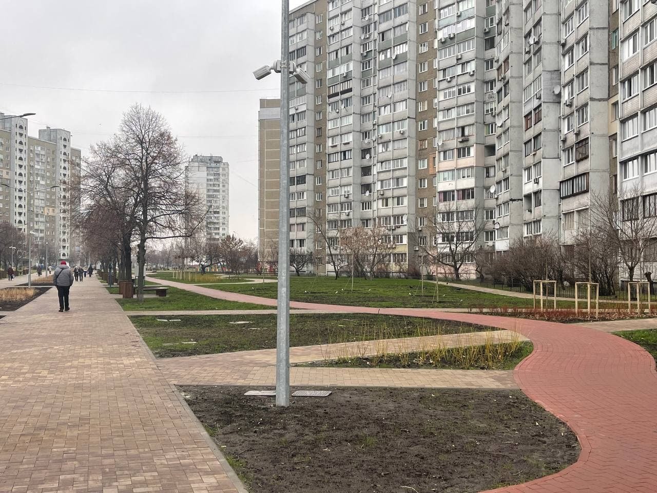 В Киеве отремонтировали два сквера: что изменилось и как они сейчас выглядят 1