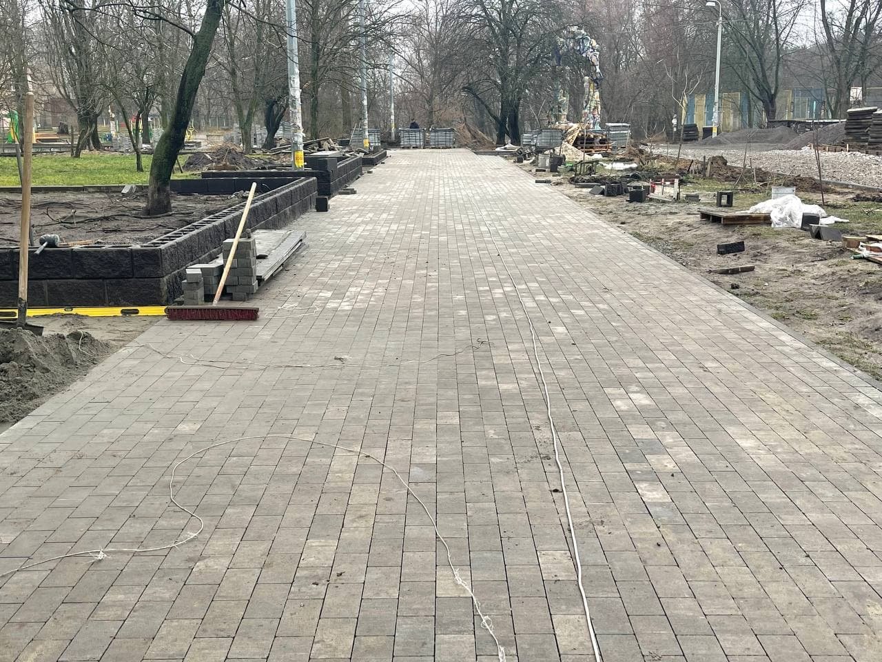 В Киеве отремонтировали два сквера: что изменилось и как они сейчас выглядят 4