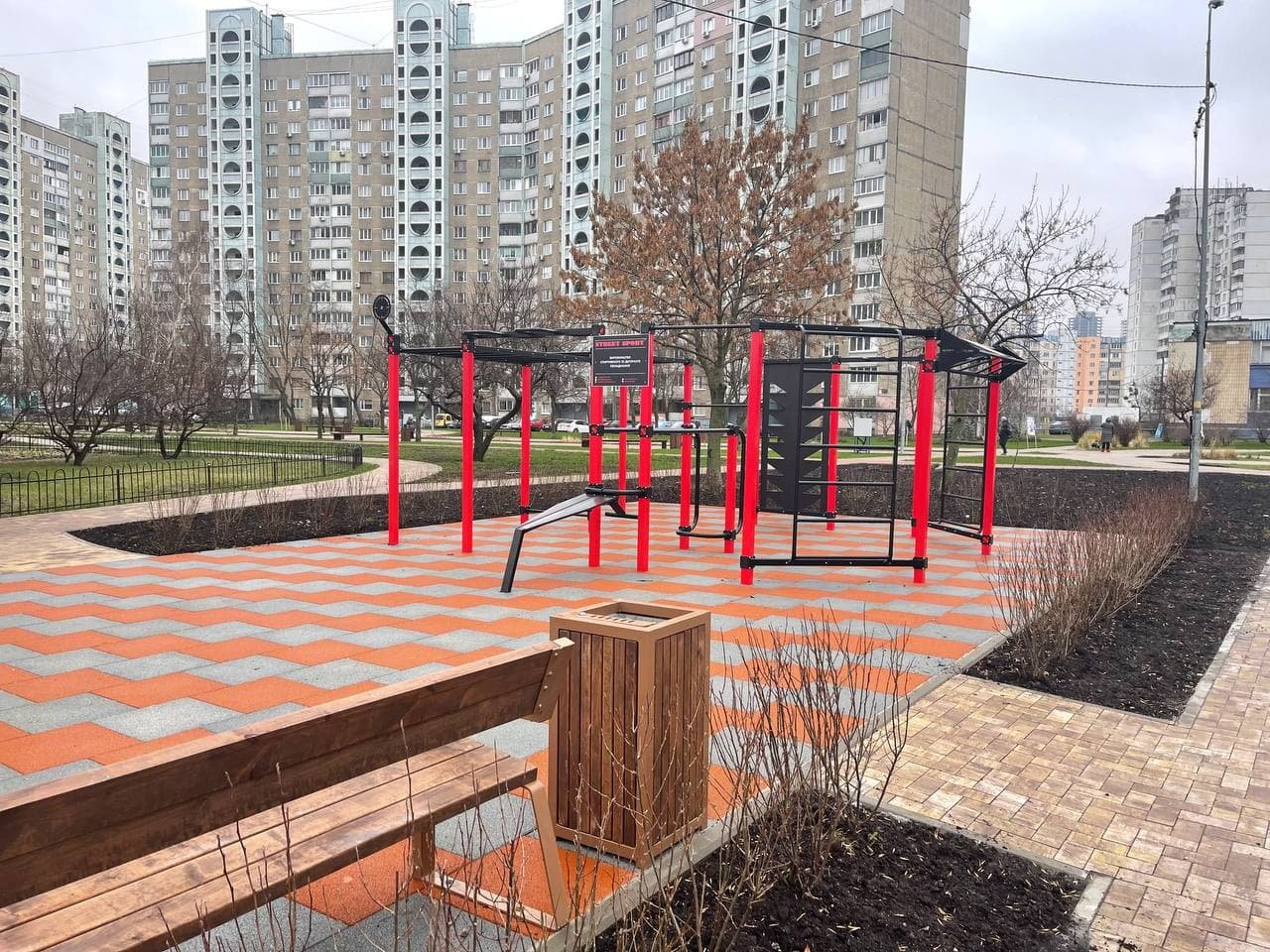 В Киеве отремонтировали два сквера: что изменилось и как они сейчас выглядят 6