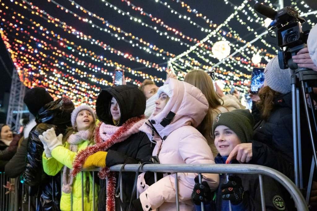 Главная елка Киева и Украины 2022: как менялись новогодние деревья с 2015 года 2