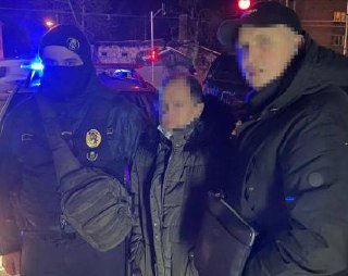 Во Львове задержали киевлянина, который проник в школу и в туалете просил раздеться 7-летнюю девочку 1