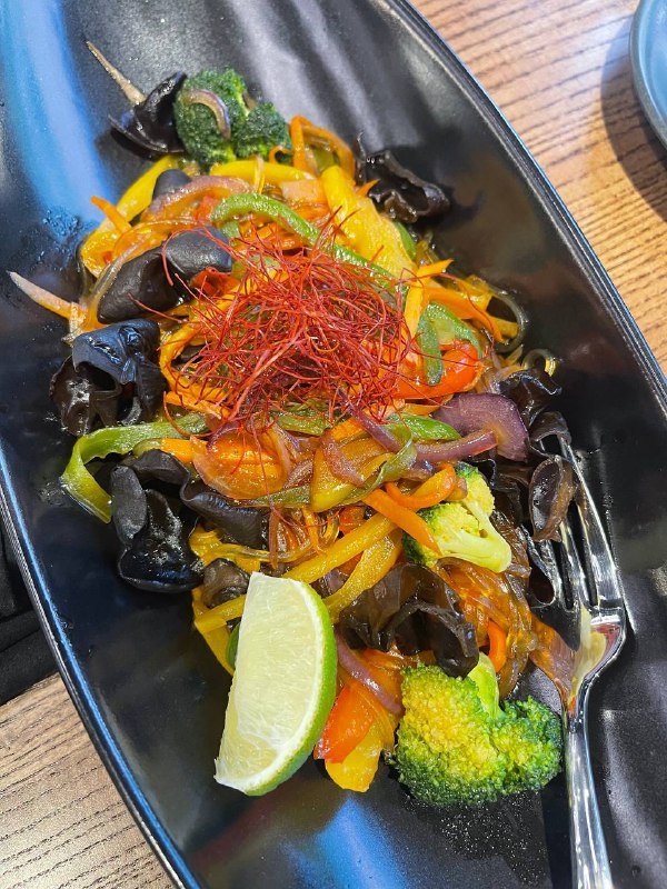 В Киеве на Подоле открыли новый ресторан индонезийской кухни Green bar 3