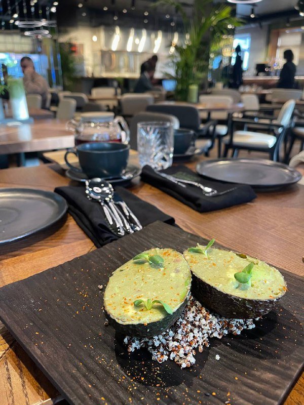 В Киеве на Подоле открыли новый ресторан индонезийской кухни Green bar 5