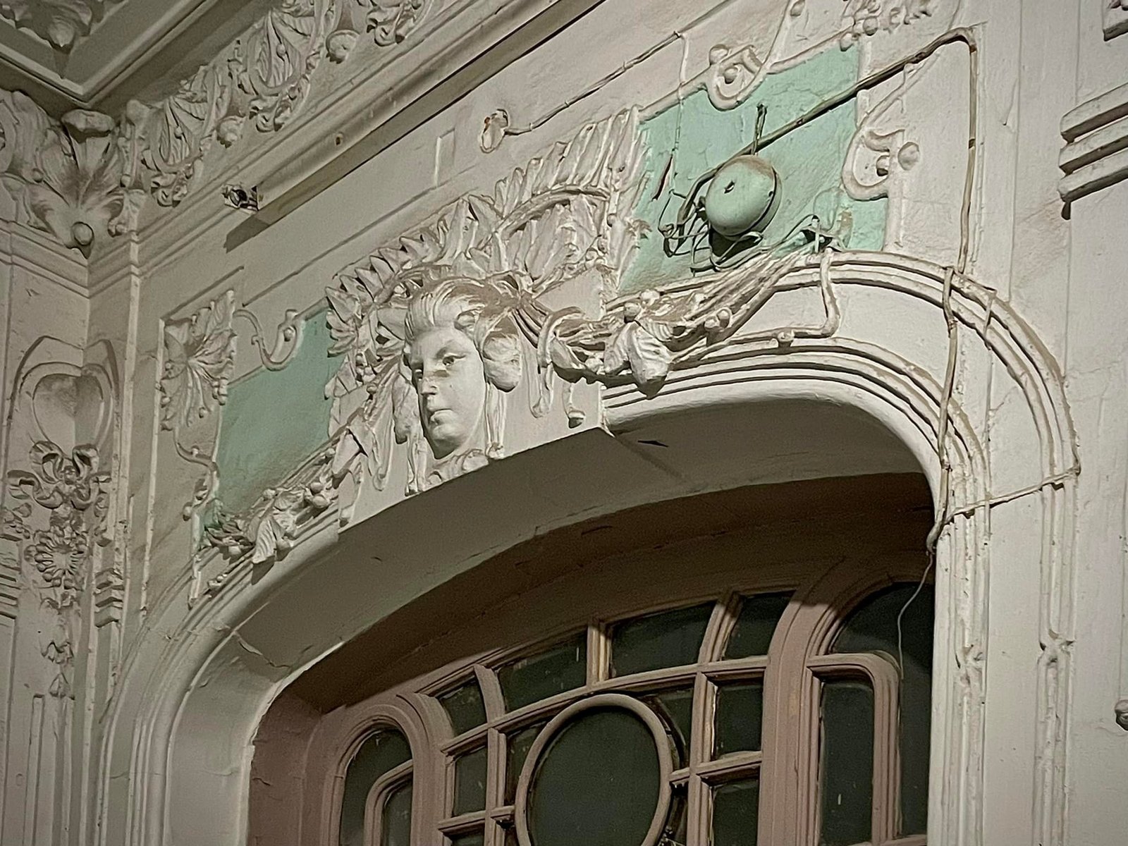 В Киеве реконструируют дом со змеями и каштанами на Большой Житомирской 4