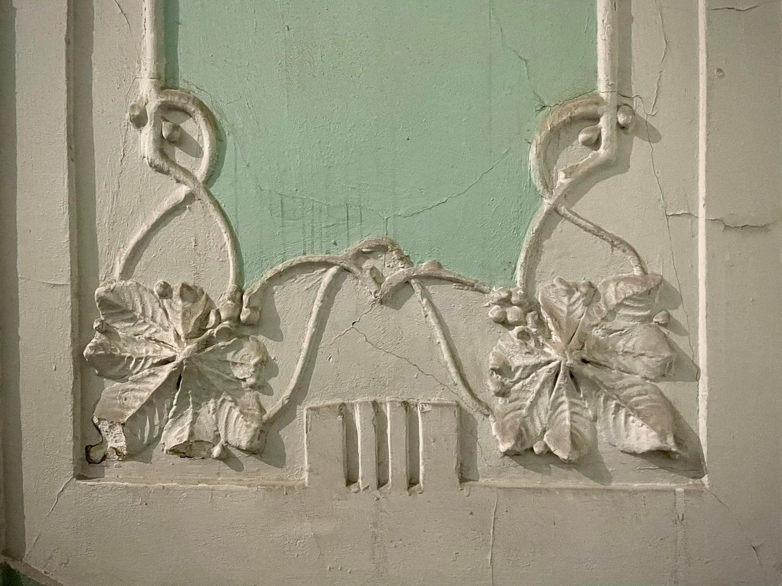 В Киеве реконструируют дом со змеями и каштанами на Большой Житомирской 6