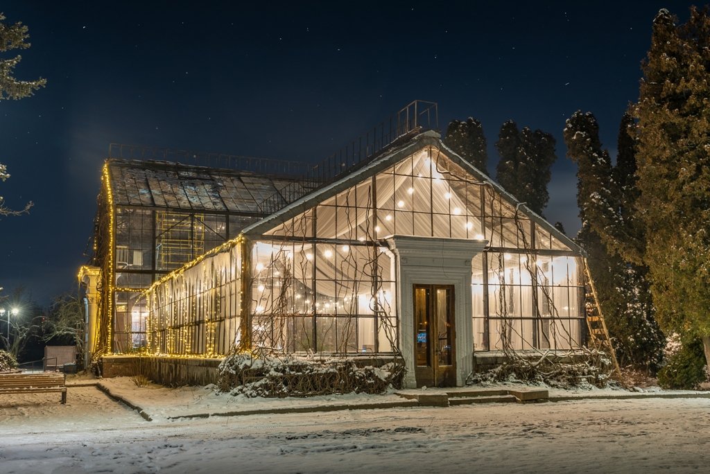 В Оранжерее на ВДНГ начнут работать фотозоны и теплый бар: как попасть на вечеринку Hendrick's Bar 5