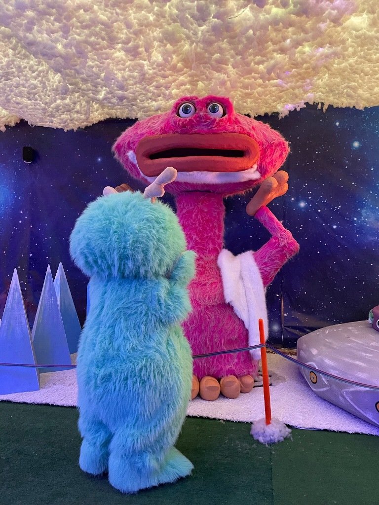 Страна добродушных пушистиков: в Киеве на ВДНГ открылась сказочная «Флуфиландия» 3