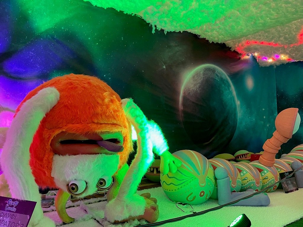 Страна добродушных пушистиков: в Киеве на ВДНГ открылась сказочная «Флуфиландия» 6