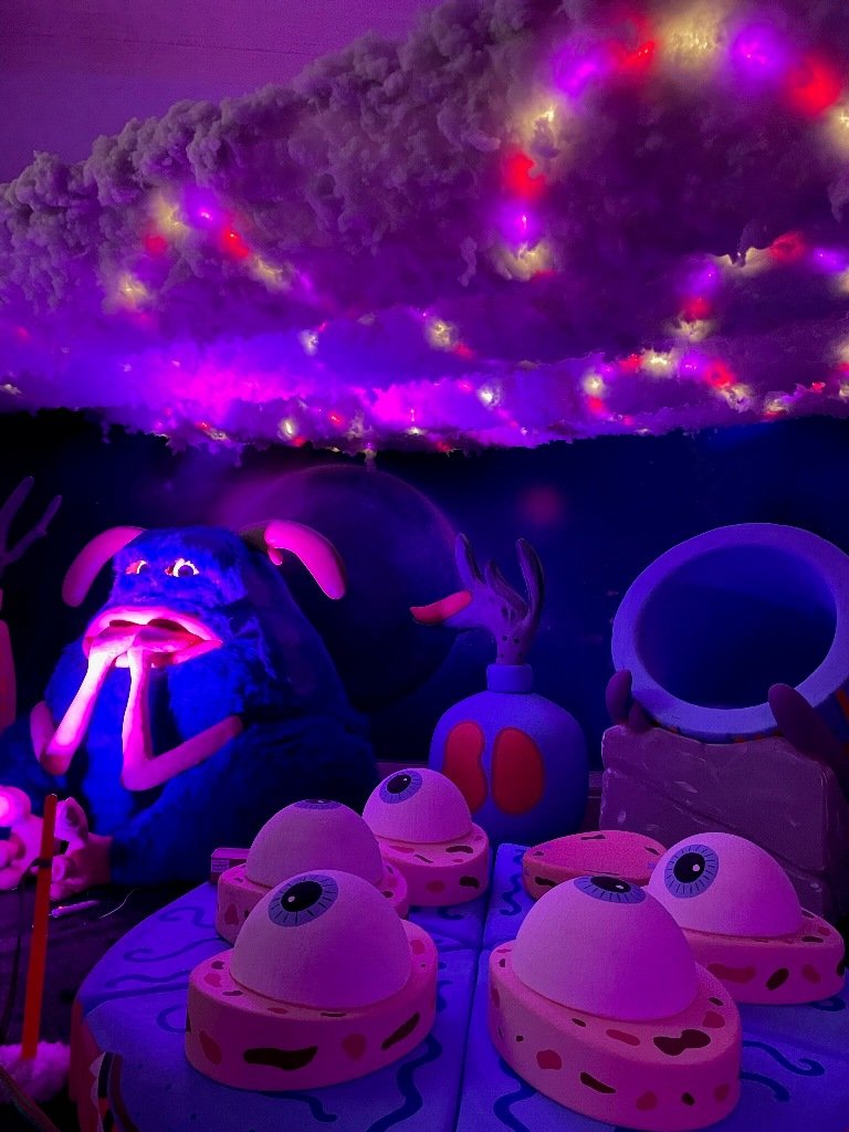 Страна добродушных пушистиков: в Киеве на ВДНГ открылась сказочная «Флуфиландия» 8