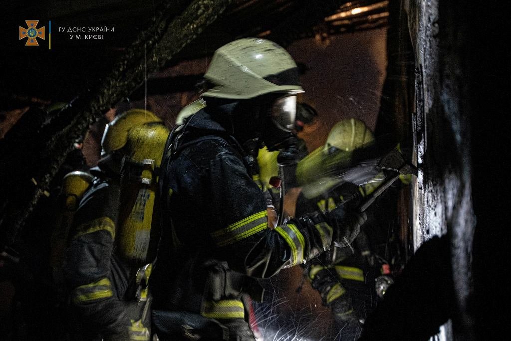 В Киеве сгорел дебаркадер 5