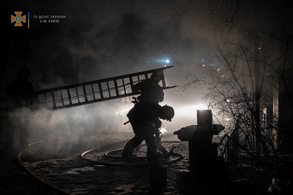 В Киеве сгорел дебаркадер 6