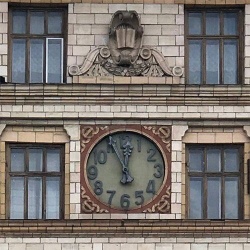 На Грушевского во дворе дома с восстановленными часами могут снести старинную усадьбу Бонадуреров 1