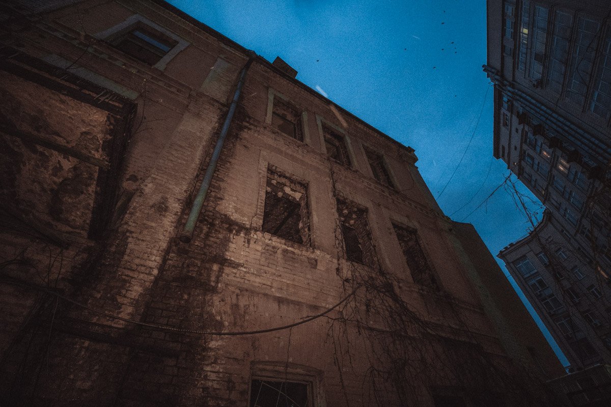 На Грушевского во дворе дома с восстановленными часами могут снести старинную усадьбу Бонадуреров 4