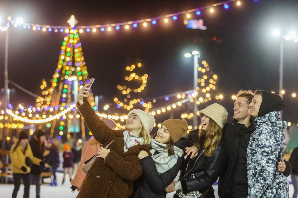 Парад сказочных героев, концерт и розыгрыш путевок в Лапландию: как в Киеве будут встречать Новый год на ВДНГ 3