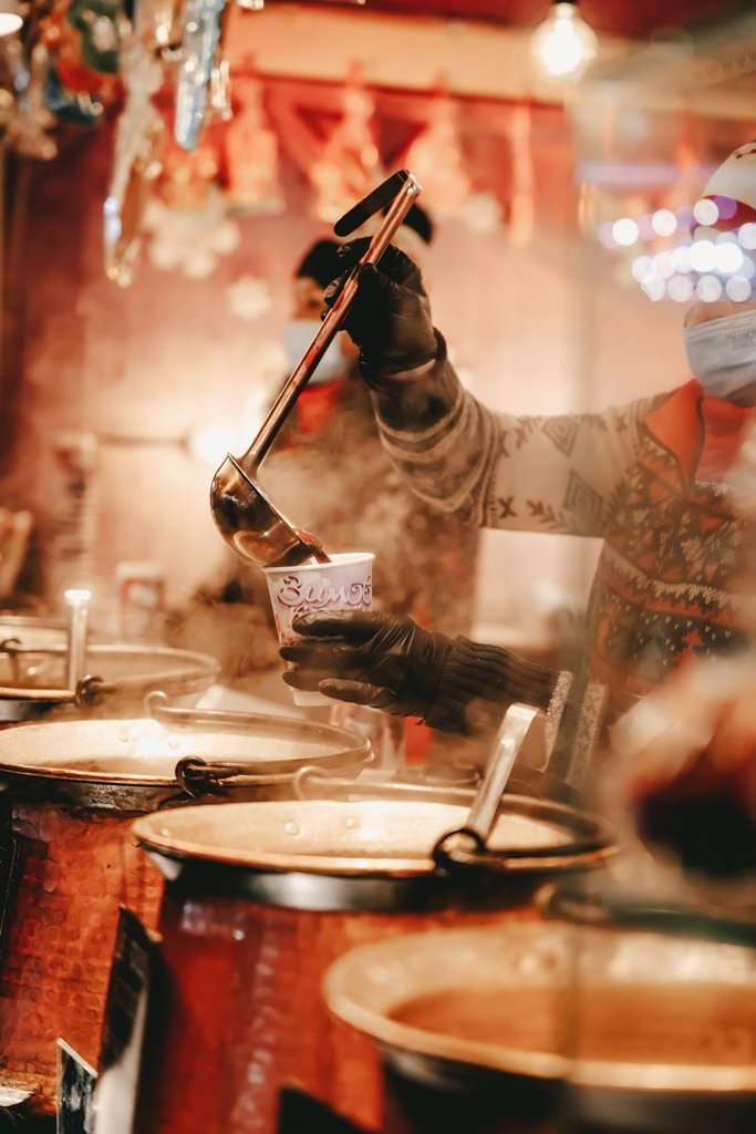 Парад сказочных героев, концерт и розыгрыш путевок в Лапландию: как в Киеве будут встречать Новый год на ВДНГ 13