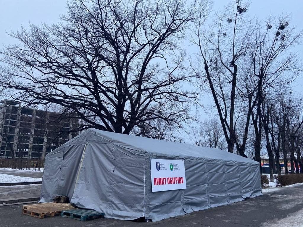 В Киеве на вокзалах установили дополнительные пункты обогрева 3