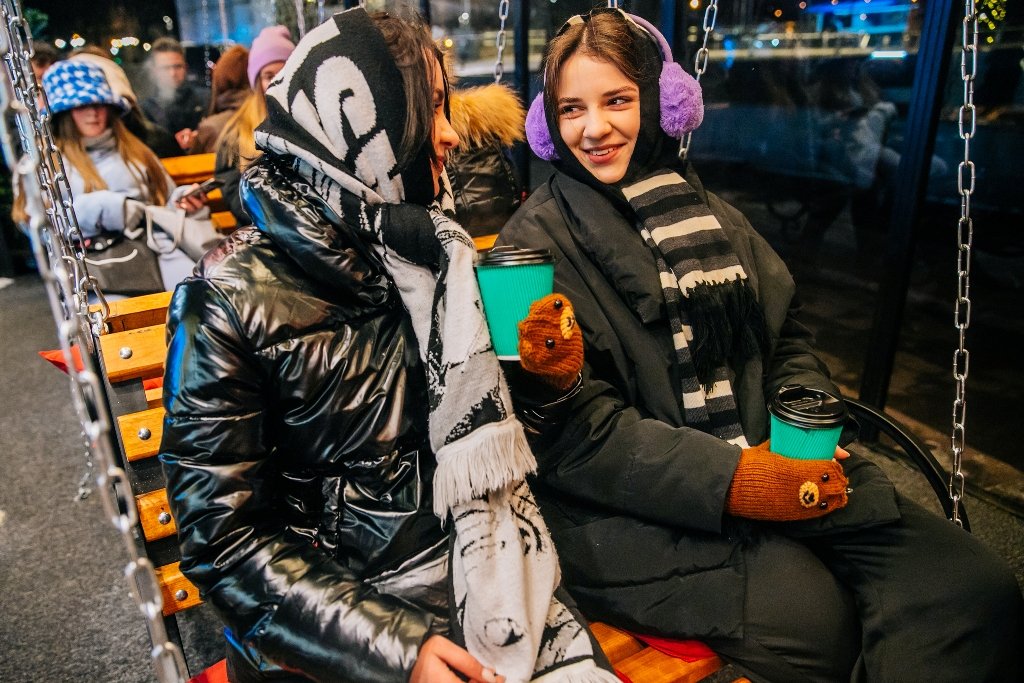 В Киеве открыли еще одну новогоднюю локацию: как сейчас выглядит Арка Дружбы народов 1