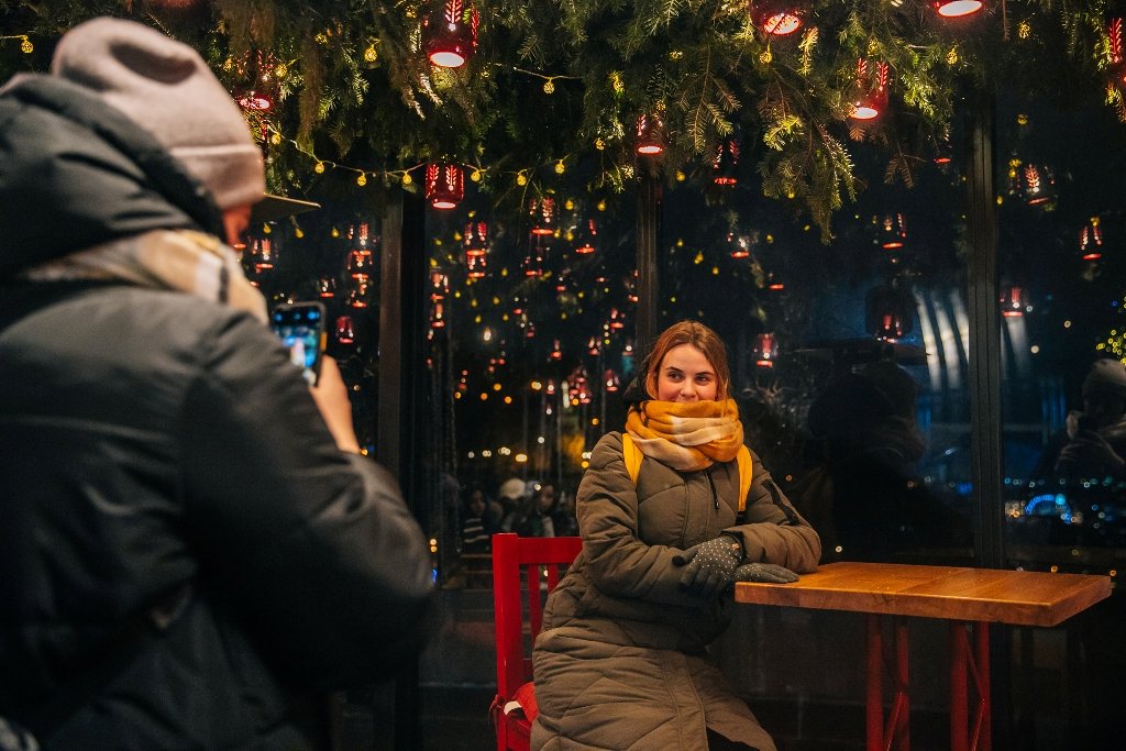 В Киеве открыли еще одну новогоднюю локацию: как сейчас выглядит Арка Дружбы народов 2