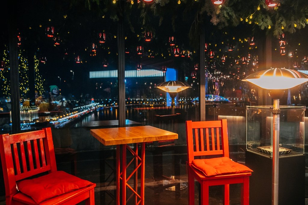 В Киеве открыли еще одну новогоднюю локацию: как сейчас выглядит Арка Дружбы народов 6