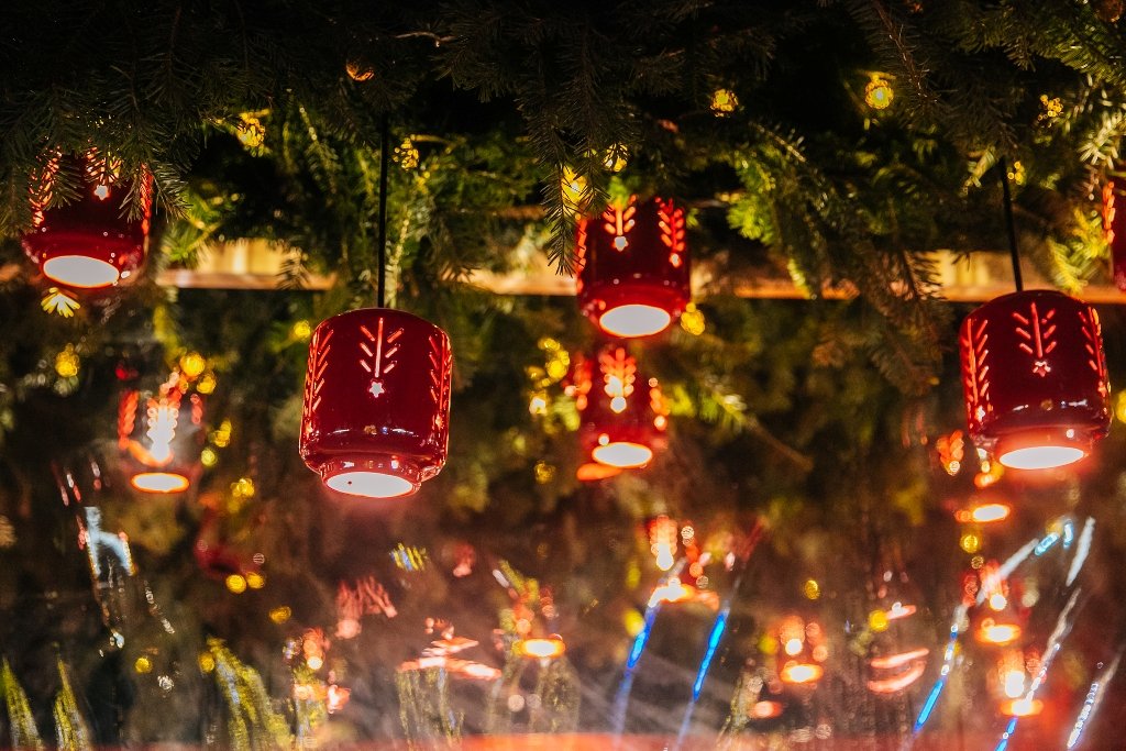 В Киеве открыли еще одну новогоднюю локацию: как сейчас выглядит Арка Дружбы народов 8