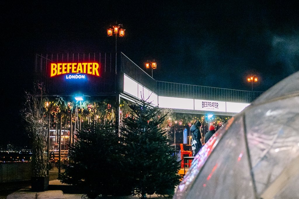 В Киеве открыли еще одну новогоднюю локацию: как сейчас выглядит Арка Дружбы народов 15