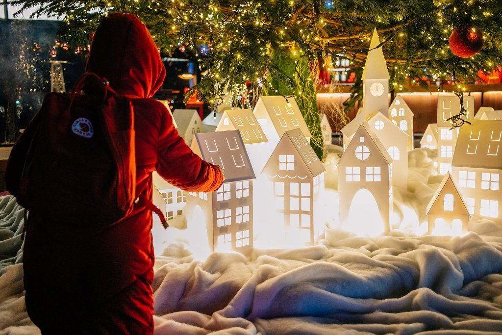 В Киеве открыли еще одну новогоднюю локацию: как сейчас выглядит Арка Дружбы народов 16