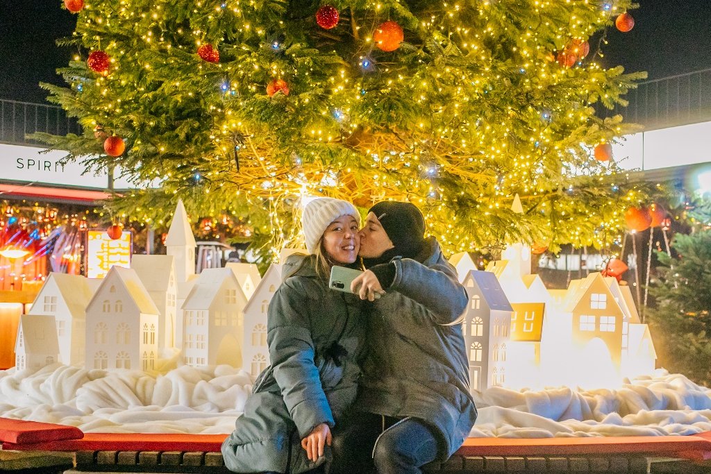 В Киеве открыли еще одну новогоднюю локацию: как сейчас выглядит Арка Дружбы народов 20