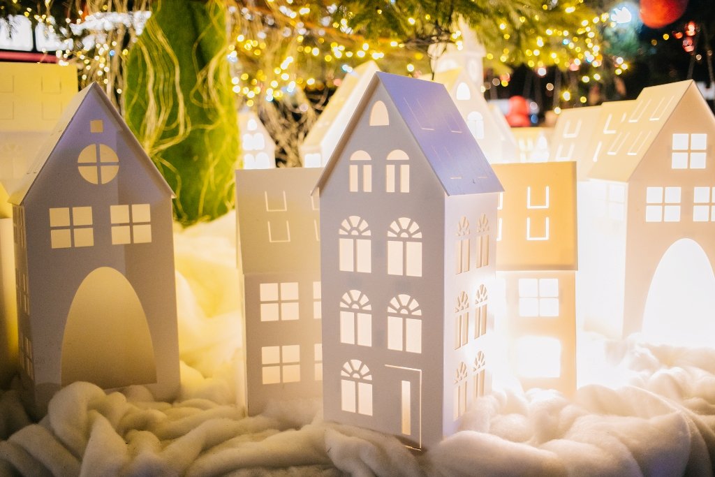 В Киеве открыли еще одну новогоднюю локацию: как сейчас выглядит Арка Дружбы народов 21