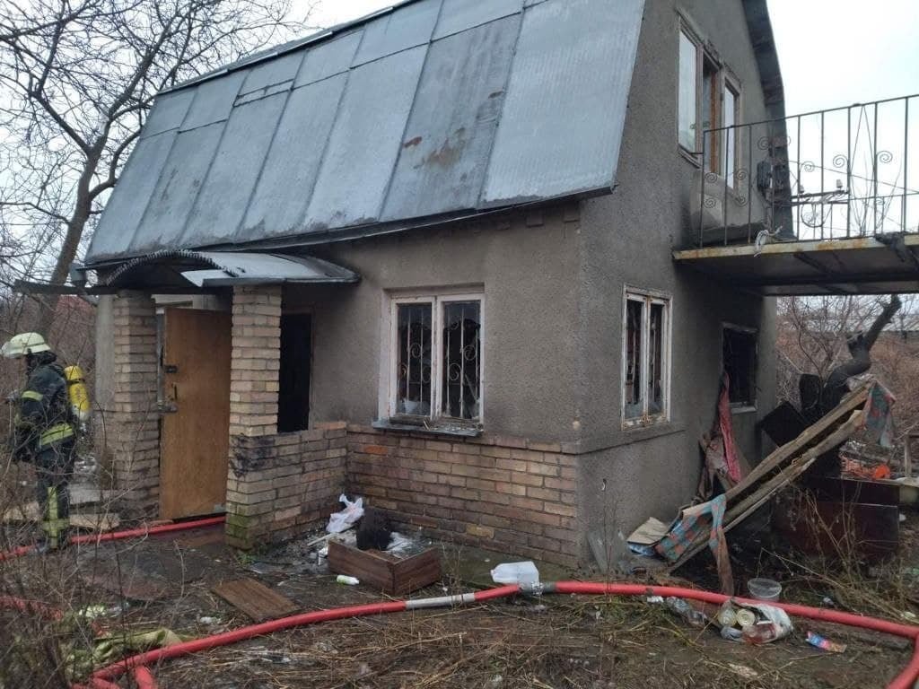 В Киеве в частном доме в пожаре сгорела женщина 1