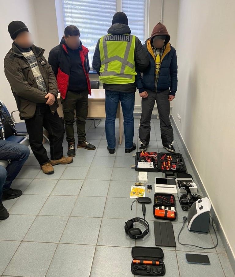 Обуховский Гринч: под Киевом мужчина месяц обворовывал почтоматы Новой почты 3