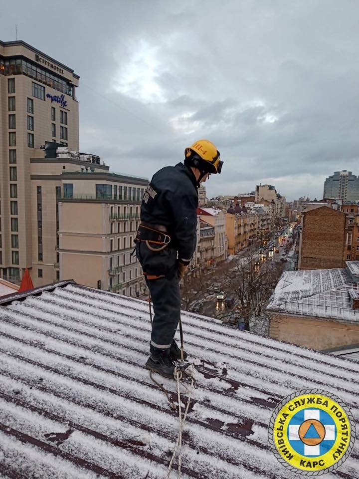 Последствия шторма в Киеве: спасатели 18 раз выезжали на аварийные случаи из-за непогоды 4