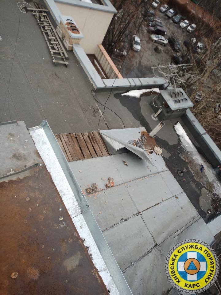 Последствия шторма в Киеве: спасатели 18 раз выезжали на аварийные случаи из-за непогоды 5