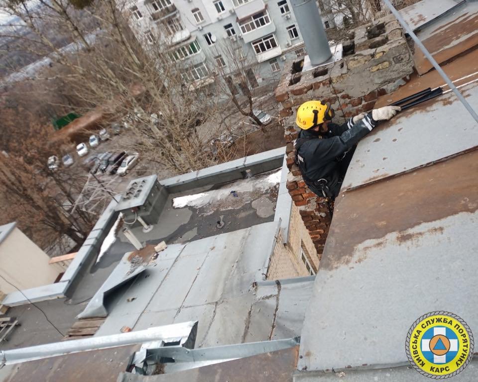 Последствия шторма в Киеве: спасатели 18 раз выезжали на аварийные случаи из-за непогоды 7