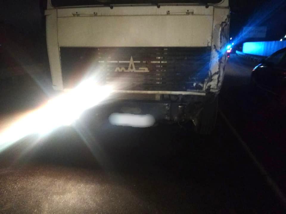 Под Киевом Honda влетела в грузовик МАЗ: в ДТП погибла 11-летняя девочка 2