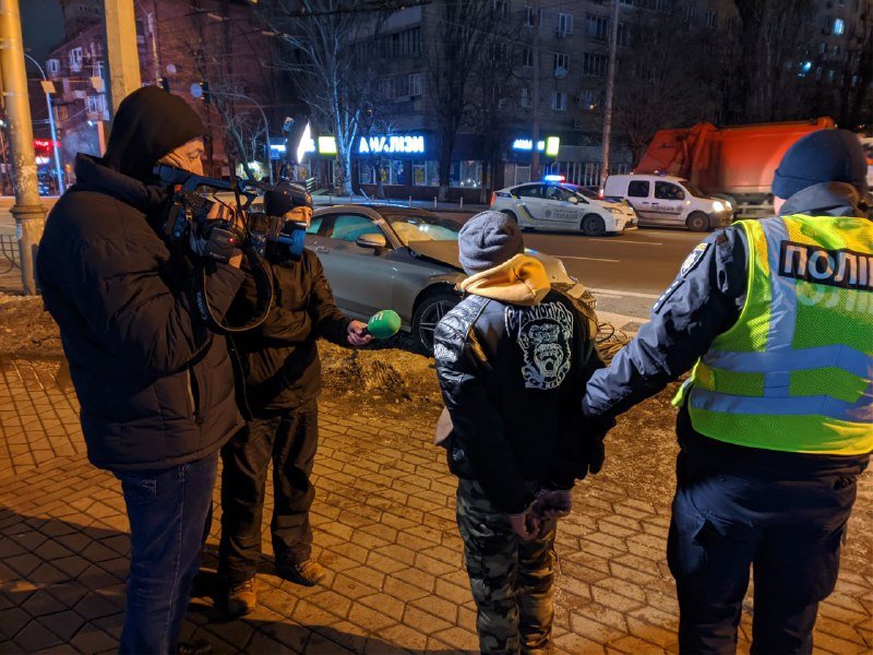 В Киеве пьяный мужчина угнал Mercedes и разбил его через 2 км: новые подробности ДТП 5