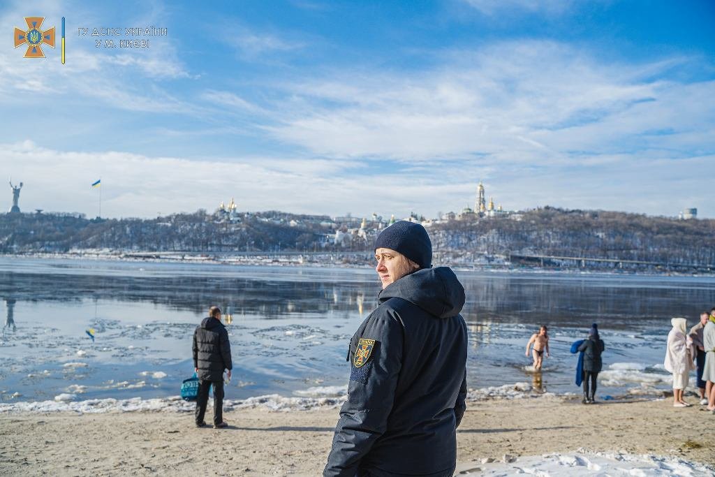 Крещение 2022: как жители Киева купаются в Днепре 4