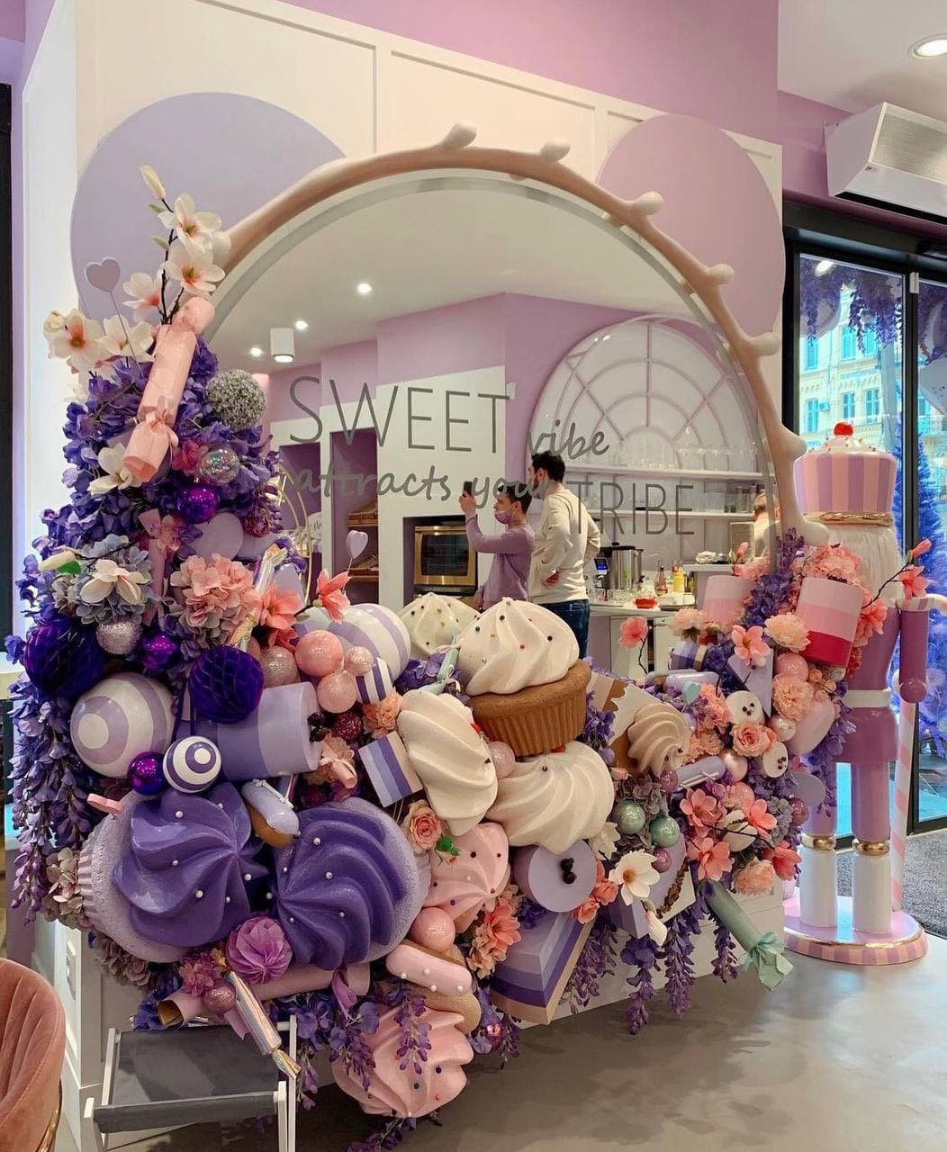 В центре Киева открыли новую кондитерскую Lila Cake: фото, меню и цены 1