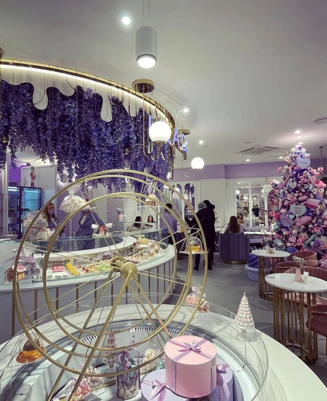 В центре Киева открыли новую кондитерскую Lila Cake: фото, меню и цены 9