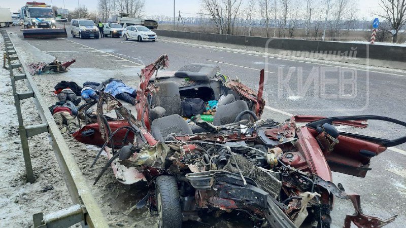 Под Киевом Daewoo с пассажирами влетел под фуру: погибли 4 человека 4