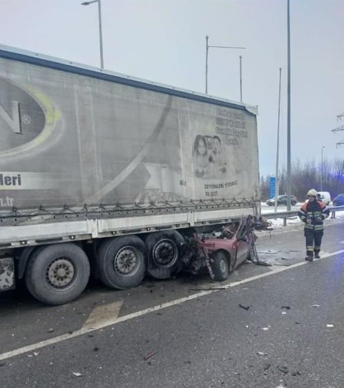 Под Киевом Daewoo с пассажирами влетел под фуру: погибли 4 человека 7