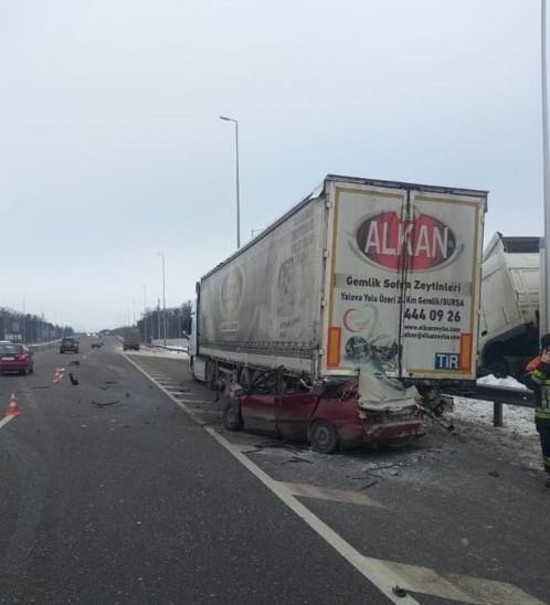 Под Киевом Daewoo с пассажирами влетел под фуру: погибли 4 человека 8