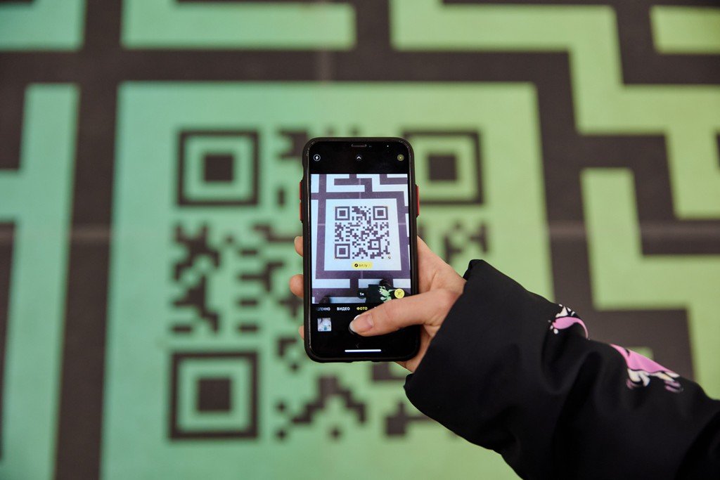В Киеве в ТРЦ Gulliver появился огромный лабиринт с QR-кодом: что он значит 3
