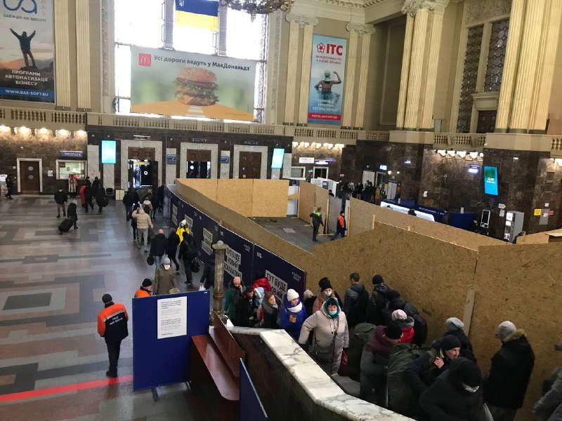 В Киеве "заминировали" жд вокзал, школы и аэропорт 1