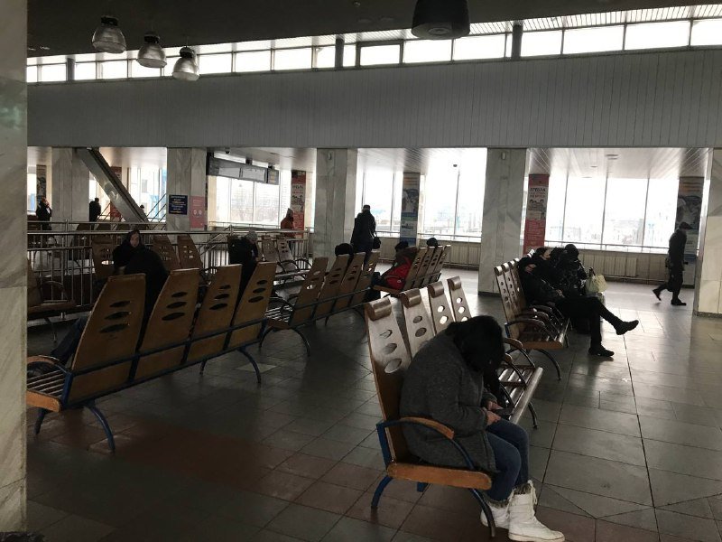 В Киеве "заминировали" жд вокзал, школы и аэропорт 4