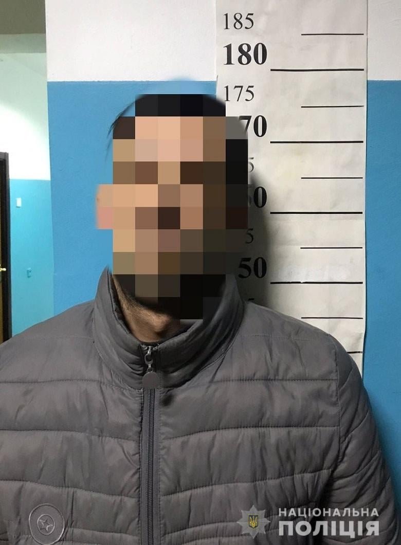 В Киеве таксист напоил пассажирку кофе с психотропами и ограбил 1