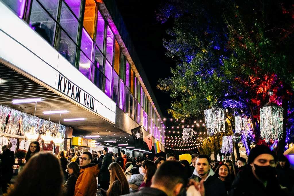 Обещали сохранить: в Киеве на ВДНГ сносят культовый павильон, в котором раньше проводили "Кураж" 5