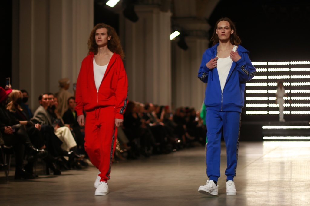 Яркие цвета и стразы: 50 юбилейный сезон UFW открыла коллекция дизайнера HEART RATE 2